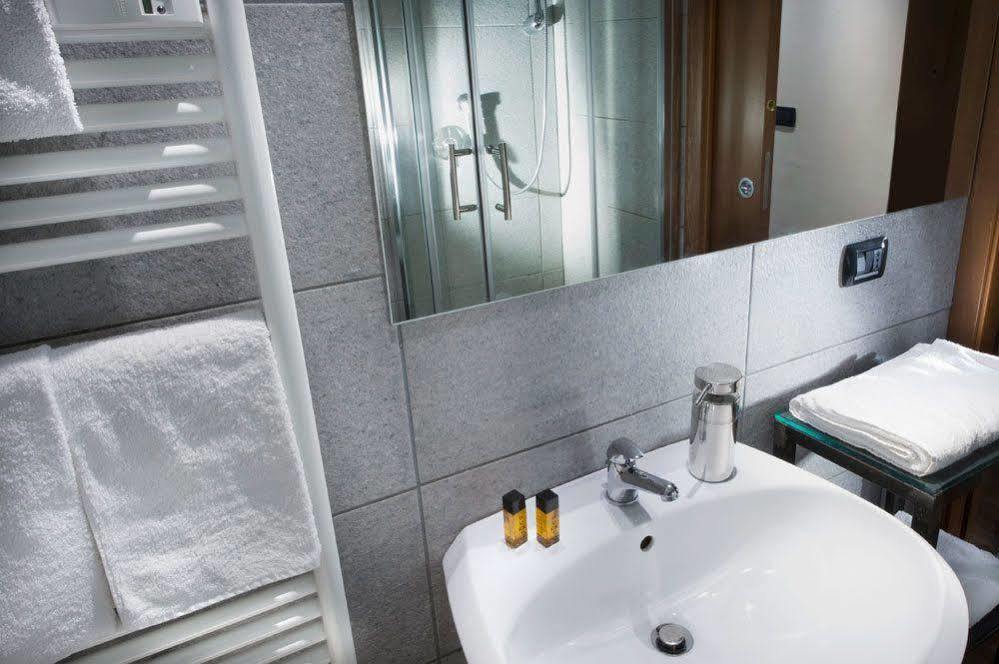トリノ B ＆ B テッレス ダヴェントゥーレ スイーツ Bed & Breakfast エクステリア 写真